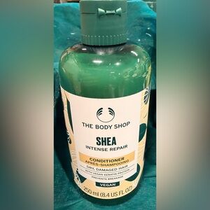 🌙 B157-3 The Body Shop Shea Intense Repair Conditioner